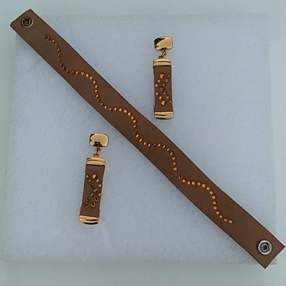 NWOT SWAROVSKI Swan Signed Bracelet & Earring Set - Picture 2 of 8